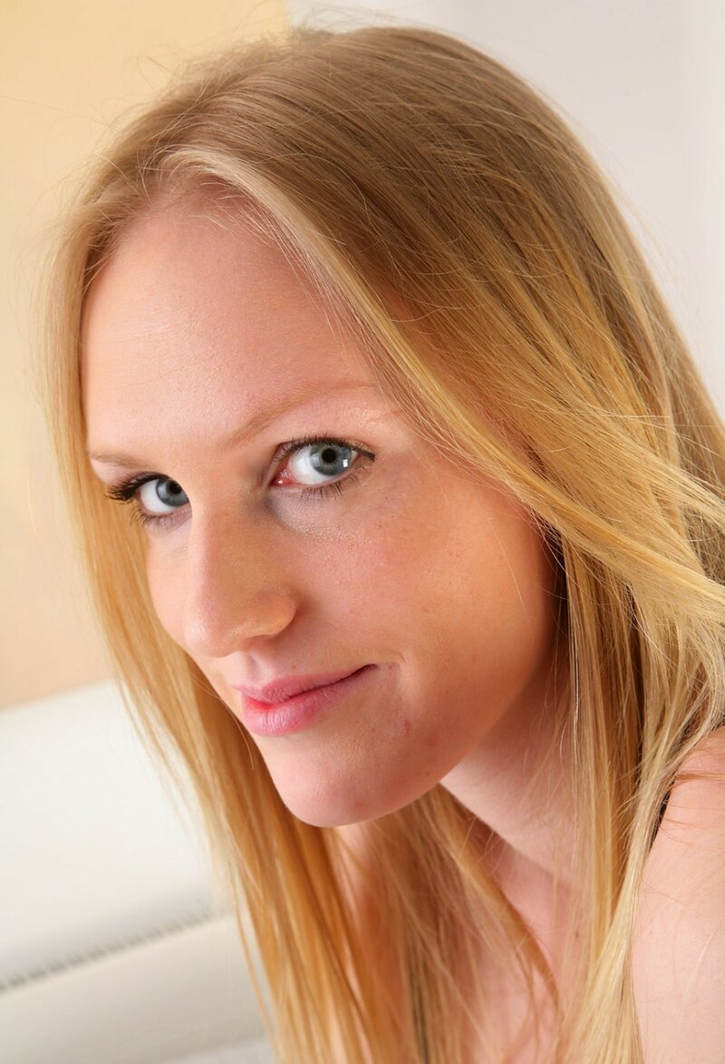 Инесса, 22 года, 2 размер груди